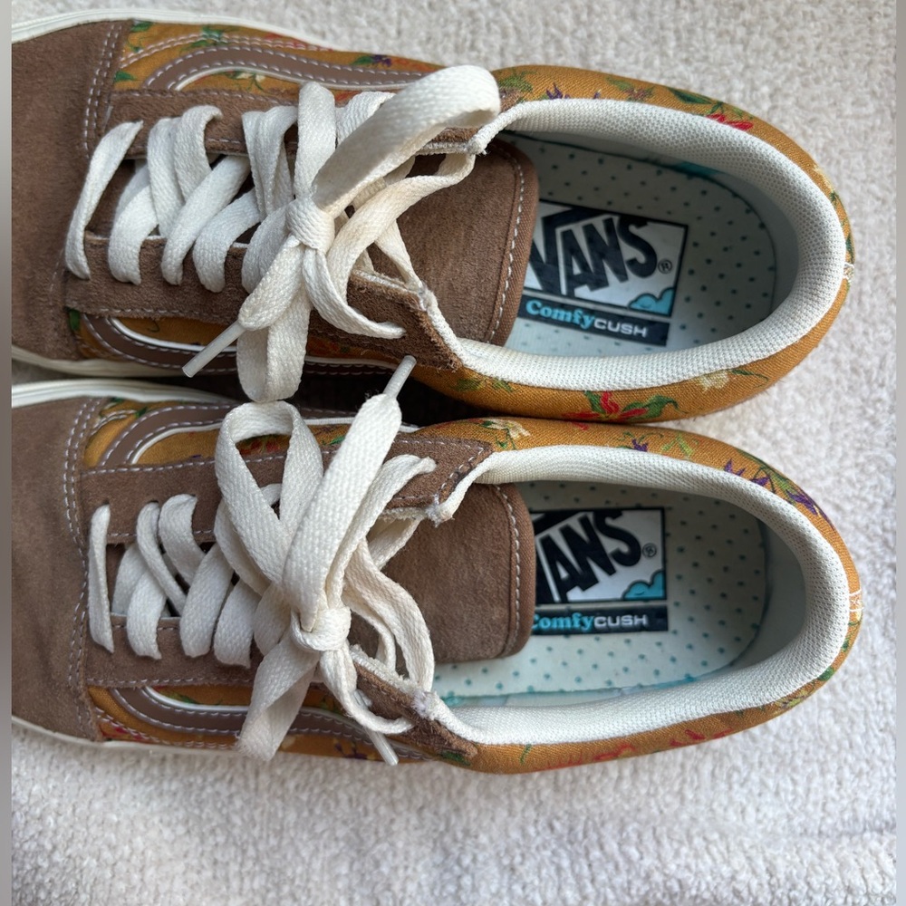 Vans ComfyCush Old Skool shoes in the Fatal Floral Golden Brown colorway - Picture 4 of 8
